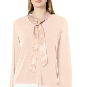 Women's top with chamois tie
